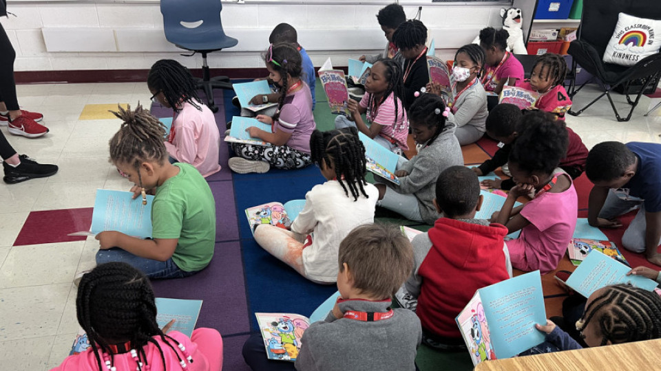 kids in a group reading a hog mollies book